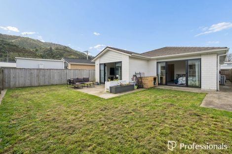 Photo of property in 17 Ford Road, Manor Park, Lower Hutt, 5019