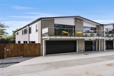 Photo of property in 10f Ballial Place, West Harbour, Auckland, 0618