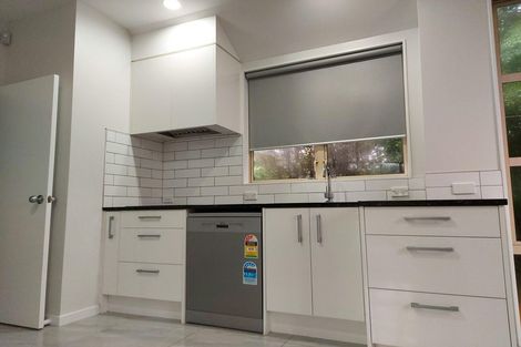 Photo of property in 17 Burgundy Park Avenue, Henderson, Auckland, 0612