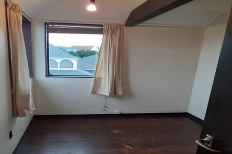 Photo of property in 140 Akaroa Drive, Maupuia, Wellington, 6022