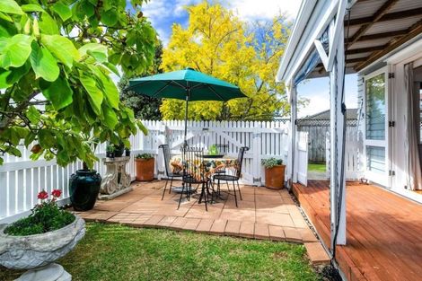 Photo of property in 1/10 Knights Road, Rothesay Bay, Auckland, 0630