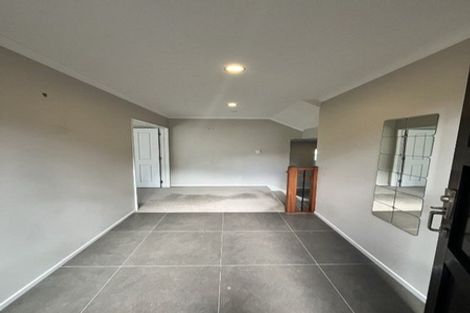 Photo of property in 34 Namsan Close, Fairview Heights, Auckland, 0632