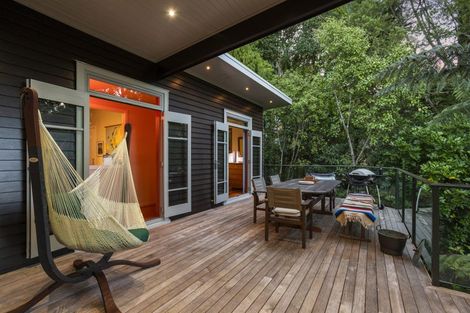 Photo of property in 30 Tinopai Road, Titirangi, Auckland, 0604