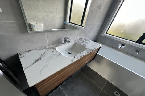 Photo of property in 25a Borrowdace Avenue, Botany Downs, Auckland, 2010