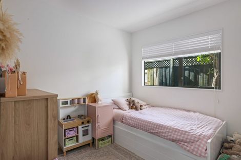 Photo of property in 15a Teal Crescent, Beach Haven, Auckland, 0626