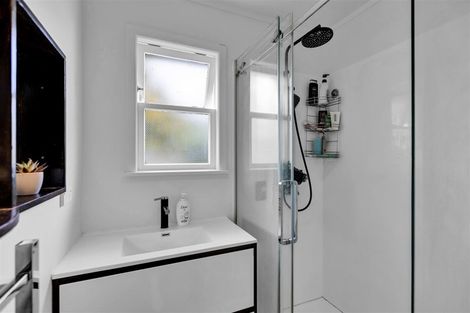 Photo of property in 6 Pembroke Street, Westown, New Plymouth, 4310