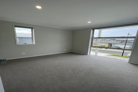 Photo of property in 20 Onekura Street, Red Beach, 0932
