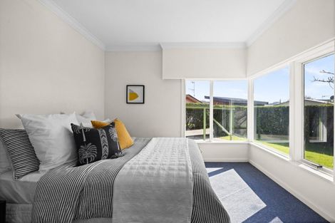 Photo of property in 16 Howard Road, Taradale, Napier, 4112