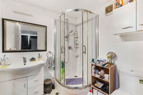 Photo of property in 4 Roberts Road, Te Atatu South, Auckland, 0610