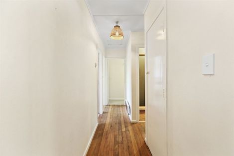 Photo of property in 28 Oak Avenue, Paremata, Porirua, 5024