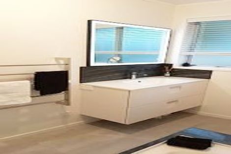 Photo of property in 662 Beach Road, Browns Bay, Auckland, 0630