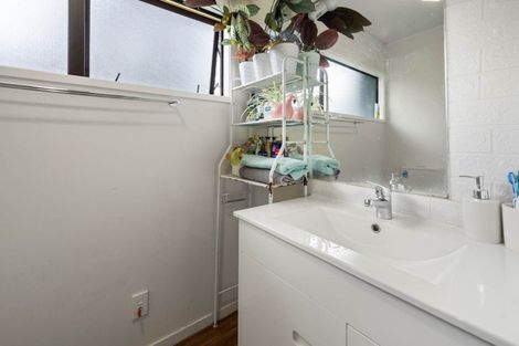 Photo of property in 103c Woodglen Road, Glen Eden, Auckland, 0602