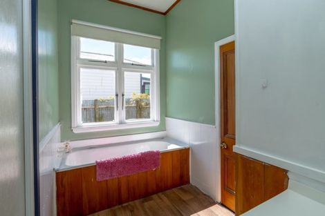 Photo of property in 98 Fox Street, Featherston, 5710