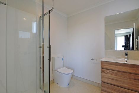 Photo of property in 19 Bendigo Grove, Newlands, Wellington, 6037