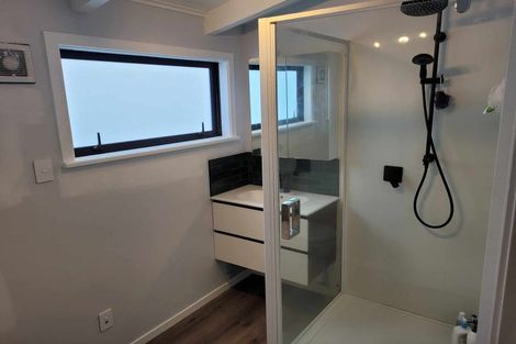 Photo of property in 38 Holiday Road, Stanmore Bay, Whangaparaoa, 0932