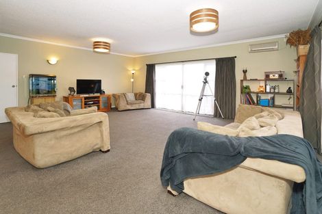 Photo of property in 2 Dover Road, St Andrews, Hamilton, 3200