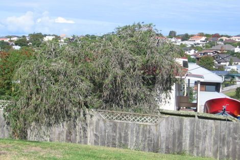 Photo of property in 2/18 Kiteroa Terrace, Rothesay Bay, Auckland, 0630