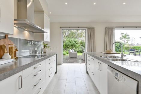 Photo of property in 12 Te Puna Place, Havelock North, 4130