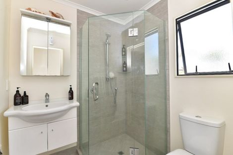 Photo of property in 8 Hobie Court, West Harbour, Auckland, 0618
