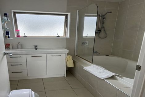 Photo of property in 13 Merlot Way, Te Atatu South, Auckland, 0610