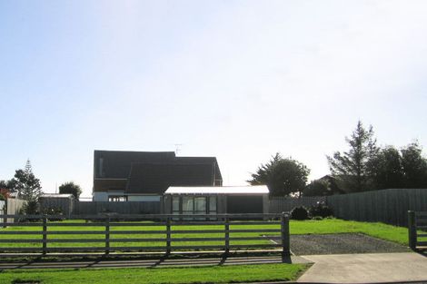 Photo of property in 3 Tobys Way, Waikanae Beach, Waikanae, 5036