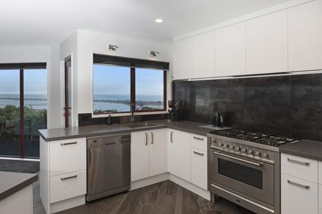 Photo of property in 15 Mandalay Lane, Redcliffs, Christchurch, 8081