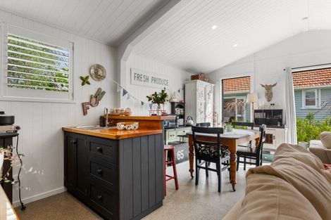 Photo of property in 33 Aramoana Avenue, Devonport, Auckland, 0624