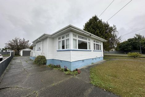 Photo of property in 72 Queenwood Road, Levin, 5510