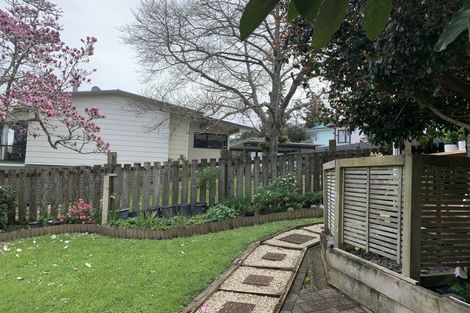 Photo of property in 10 Peterhouse Place, West Harbour, Auckland, 0618