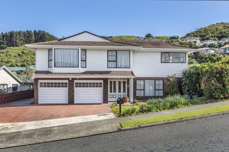 Photo of property in 87 Victory Crescent, Tawa, Wellington, 5028