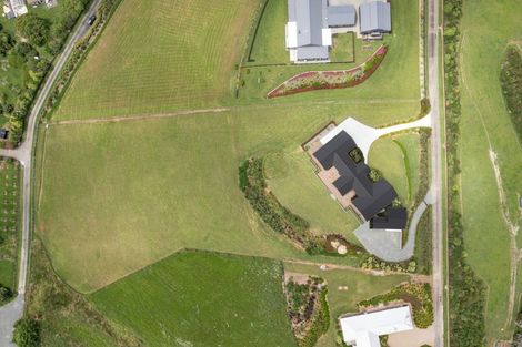 Photo of property in 16 Tamahunga Drive, Matakana, Warkworth, 0985