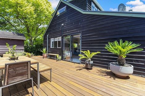 Photo of property in 437a Point Chevalier Road, Point Chevalier, Auckland, 1022