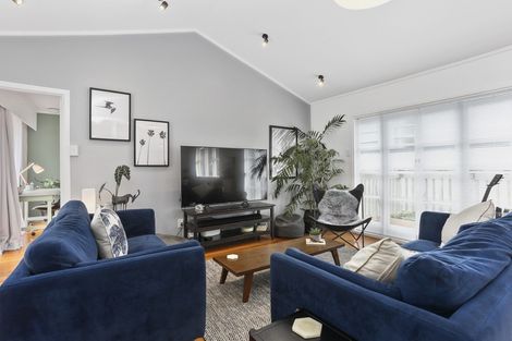 Photo of property in 21 Lyons Avenue, Murrays Bay, Auckland, 0630