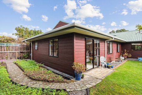 Photo of property in 15 Windsor Avenue, Waikanae, 5036