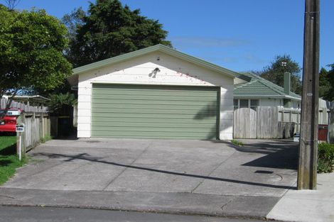Photo of property in 10 Holman Road, Te Atatu Peninsula, Auckland, 0610