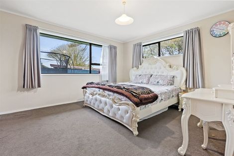 Photo of property in 12 Gloaming Place, Conifer Grove, Takanini, 2112