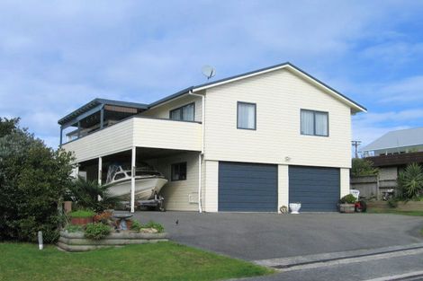 Photo of property in 16 Kauri Crescent, Snells Beach, 0920
