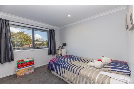 Photo of property in 76 Avondale Road, Avondale, Christchurch, 8061