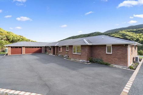 Photo of property in 103 Stratton Street, Normandale, Lower Hutt, 5010