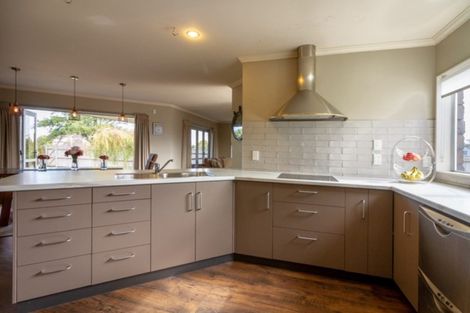 Photo of property in 174 Schnell Drive, Kelvin Grove, Palmerston North, 4414