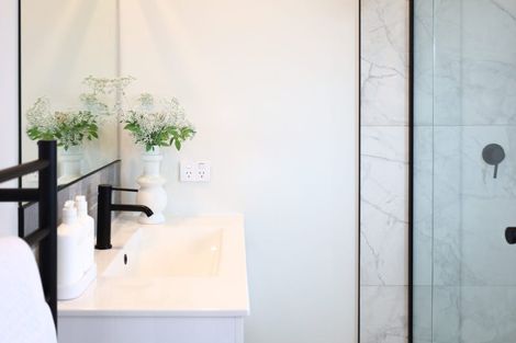 Photo of property in 14 Samuel Place, Terrace End, Palmerston North, 4410