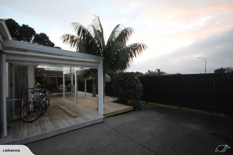 Photo of property in 2 Ganymede Place, Half Moon Bay, Auckland, 2012