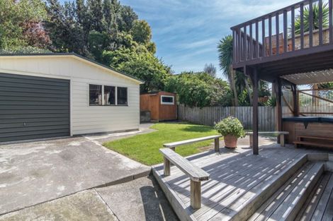 Photo of property in 91 Renown Road, Raumati South, Paraparaumu, 5032