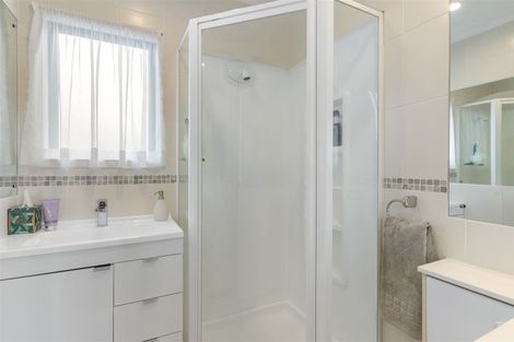 Photo of property in 3 Glenhaven Place, Te Atatu Peninsula, Auckland, 0610