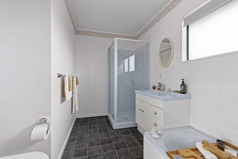 Photo of property in 38 Landsdowne Terrace, Karori, Wellington, 6012