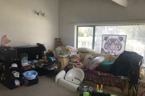 Photo of property in 10 Kaponga Crescent, New Lynn, Auckland, 0600