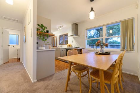 Photo of property in 42 Hereford Street, Te Atatu Peninsula, Auckland, 0610