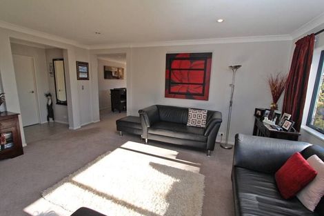 Photo of property in 12 Bellshill Close, Wattle Downs, Auckland, 2103