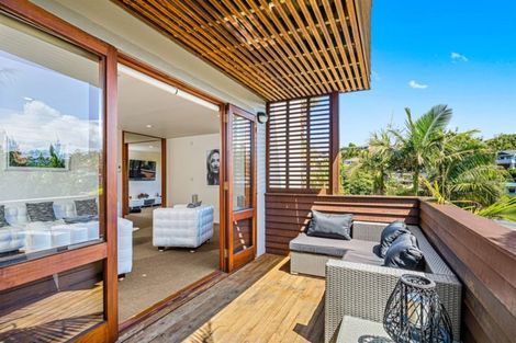 Photo of property in 2/4 The Esplanade, Castor Bay, Auckland, 0620