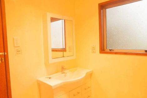 Photo of property in 1/42 Fruitvale Road, New Lynn, Auckland, 0600